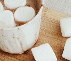 Chocolate caliente y malvas